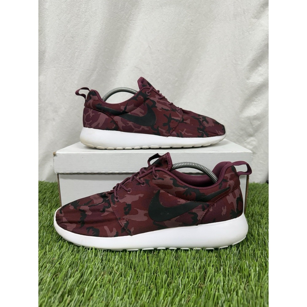 Nike Rosherun Roshe Print‎ Red Black Camo 655206-660 Size 10.5 Low Top
